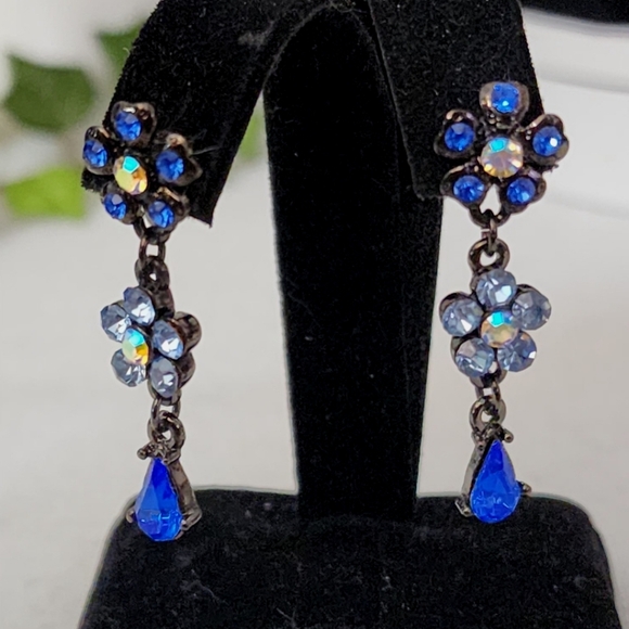 Gunmetal Silver w/ Blue and AB Crystal   Stones Butterfly Necklace Earrings Set - Picture 6 of 11